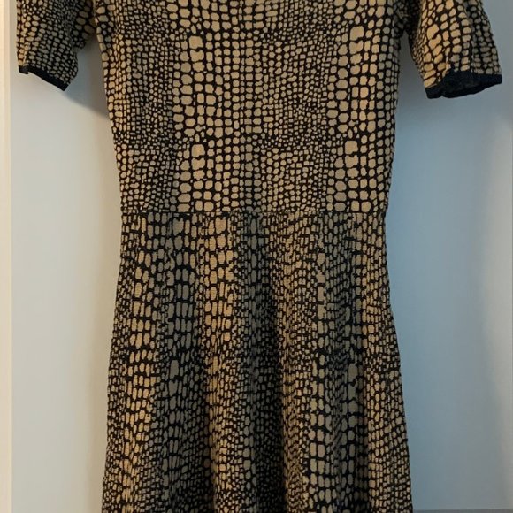 Luxe by Carmen Marc Valvo, Reptile Print Knit Fit & Flare Sweater Dress, Size L - Picture 4 of 8